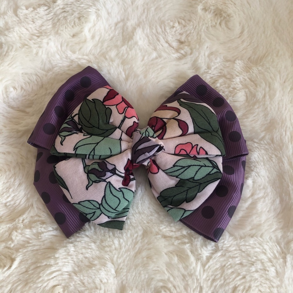 NWT Girls hair bow by Matilda Jane. Shook days